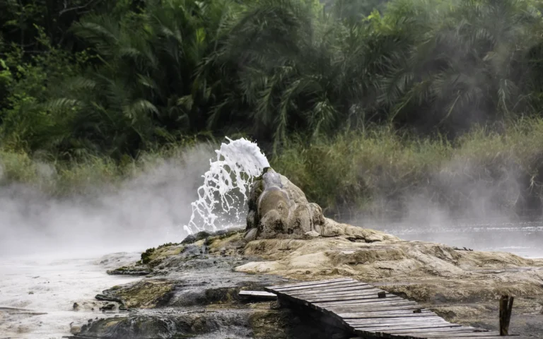 Boiling hot spring at Sempaya