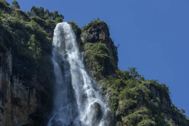 Sipi waterfall tumbling off the cliff